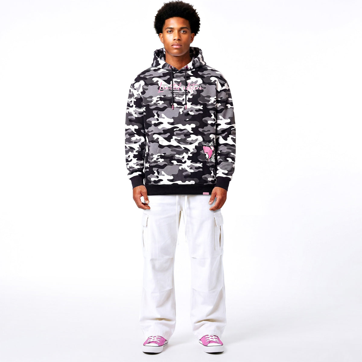 Hoodie Camo Limited Edition — Noir/Rose, face, porté